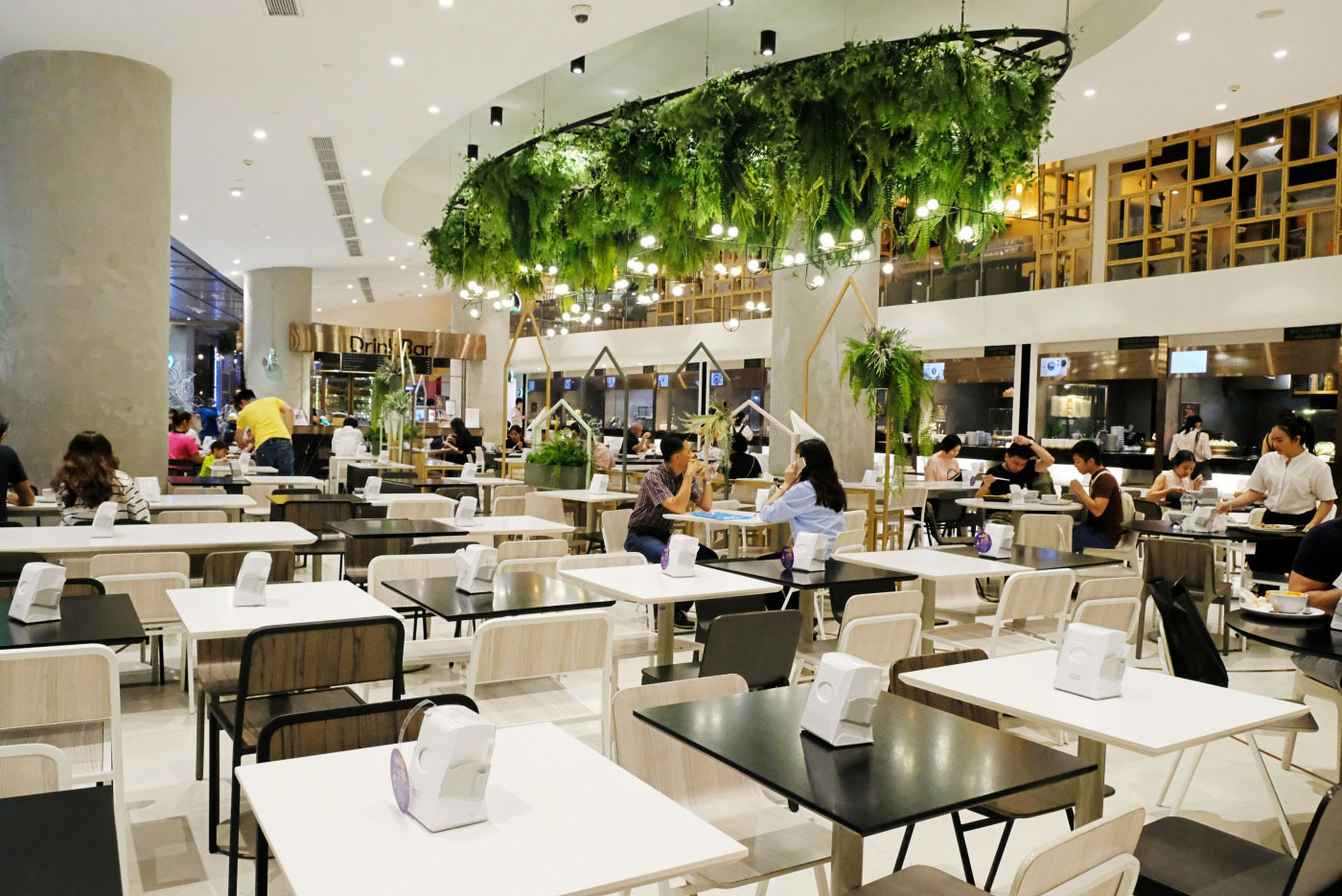 Food Courts & Mall Dining